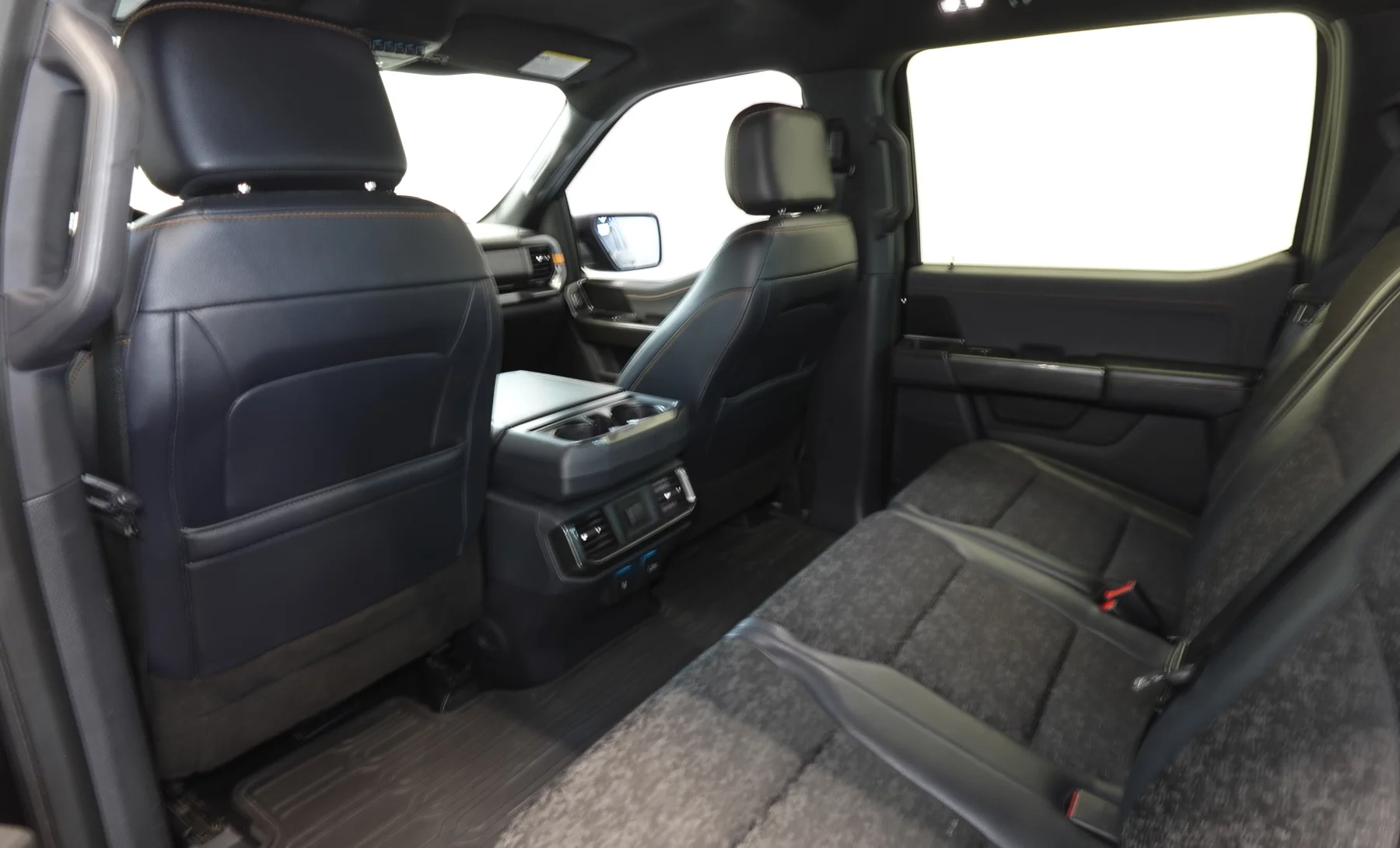 Ford Lobo Tremor 2021 — interior 6 de 9