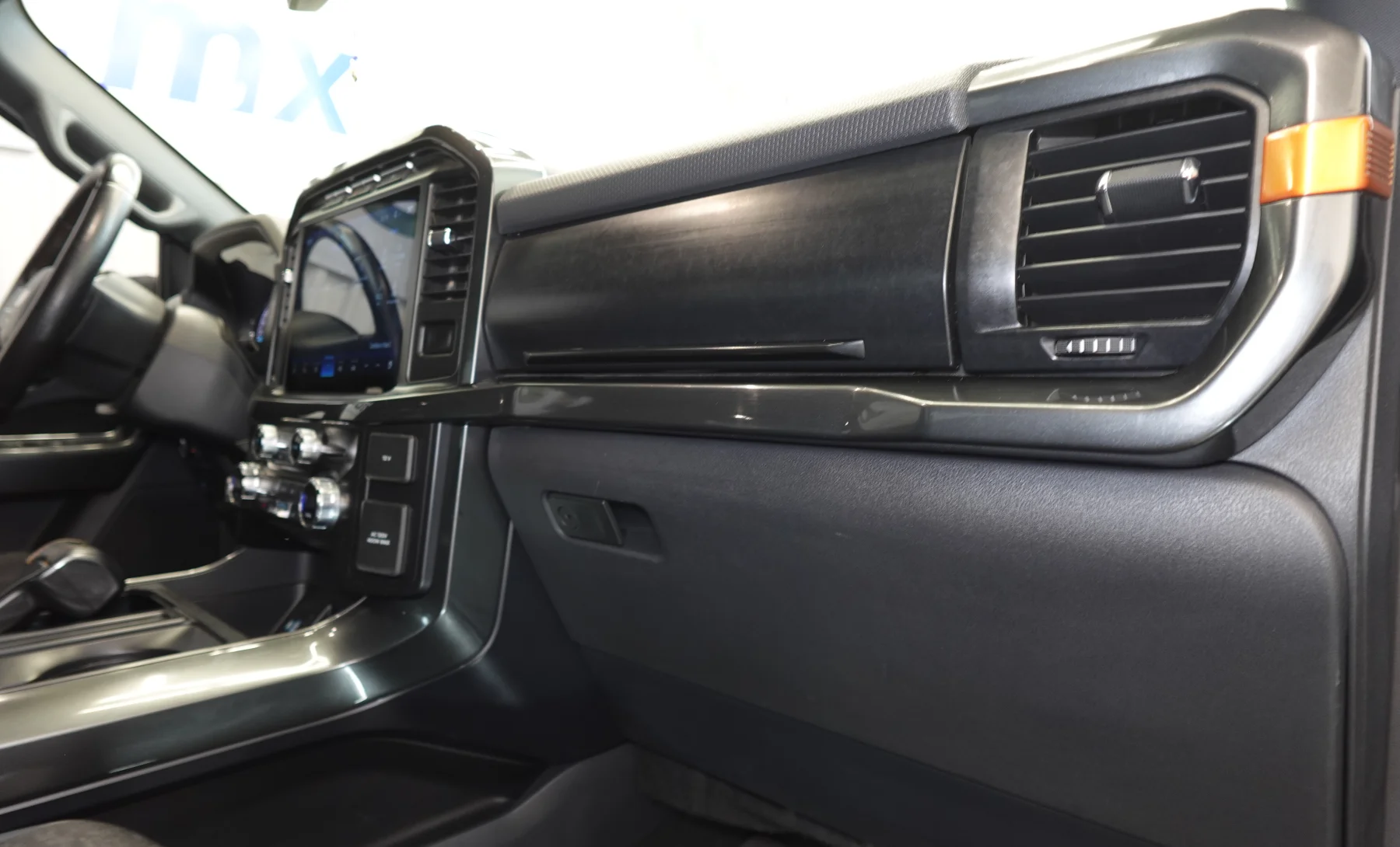 Ford Lobo Tremor 2021 — interior 8 de 9
