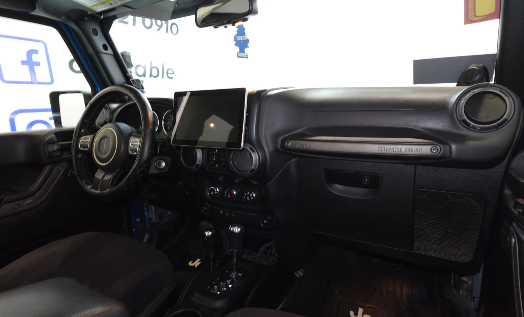 Jeep Wrangler Unlimited Sport 2013 — interior 5 de 8