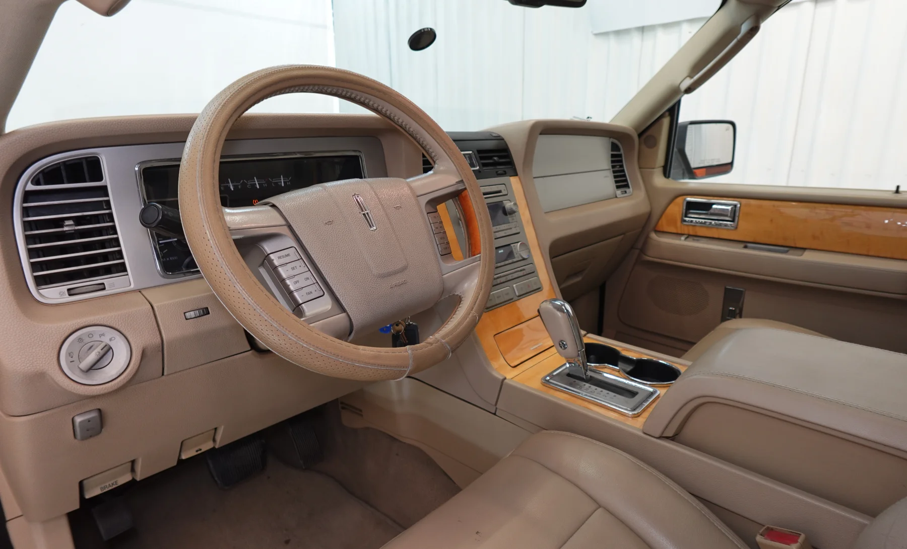 Lincoln Navigator Base 2008 — interior 1 de 10