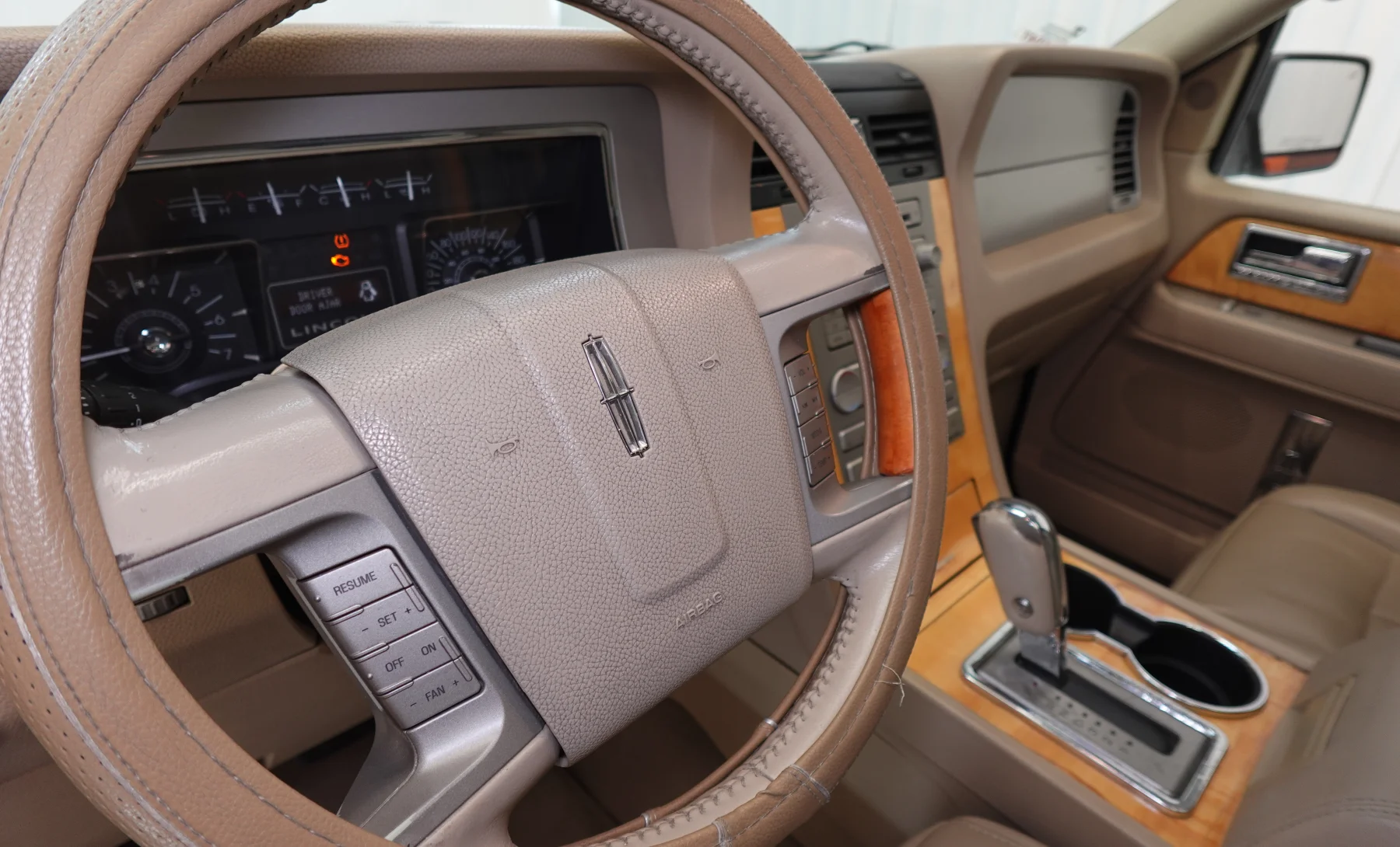 Lincoln Navigator Base 2008 — interior 2 de 10