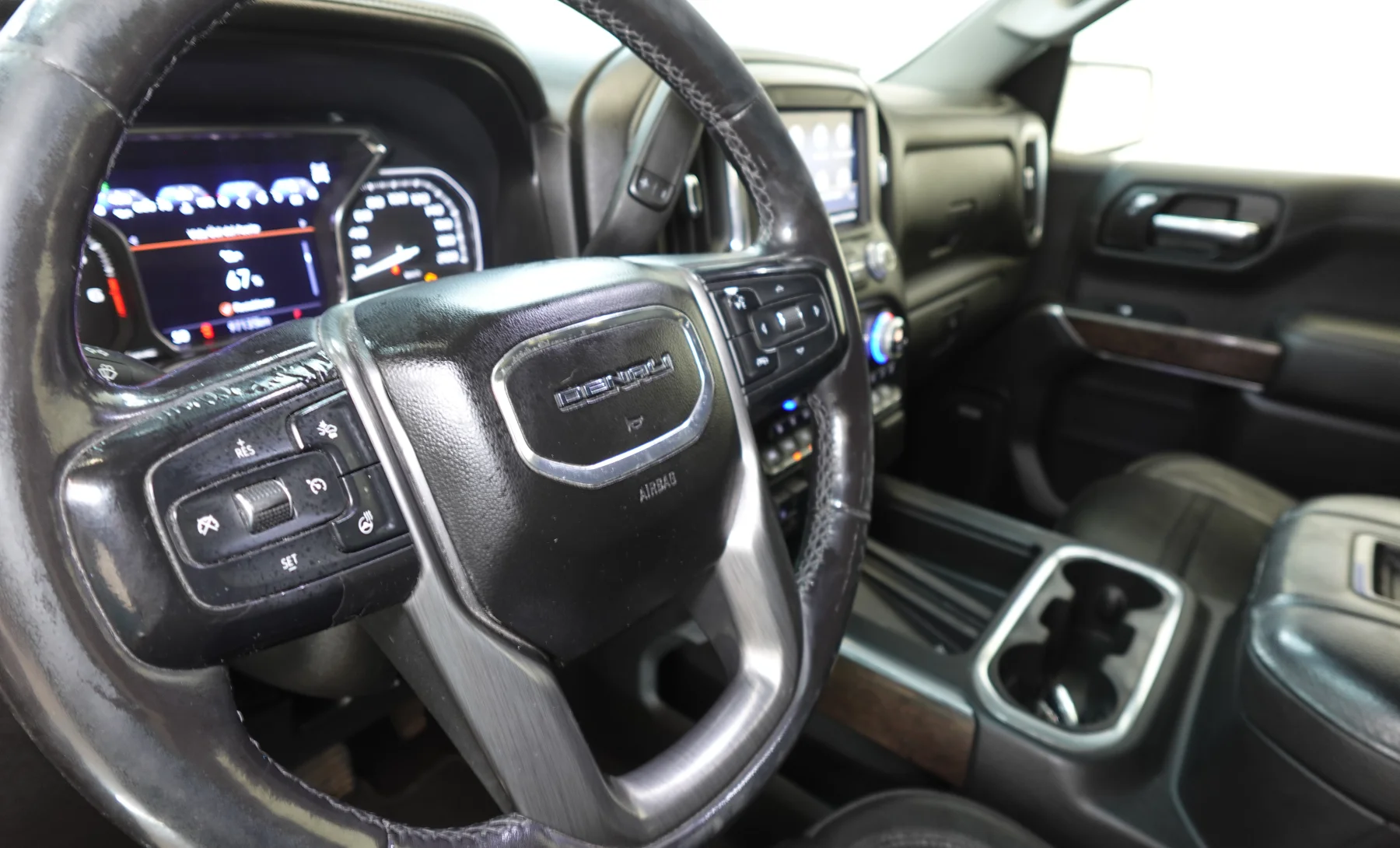 GMC Sierra 1500 Denali 2020 — interior 2 de 10
