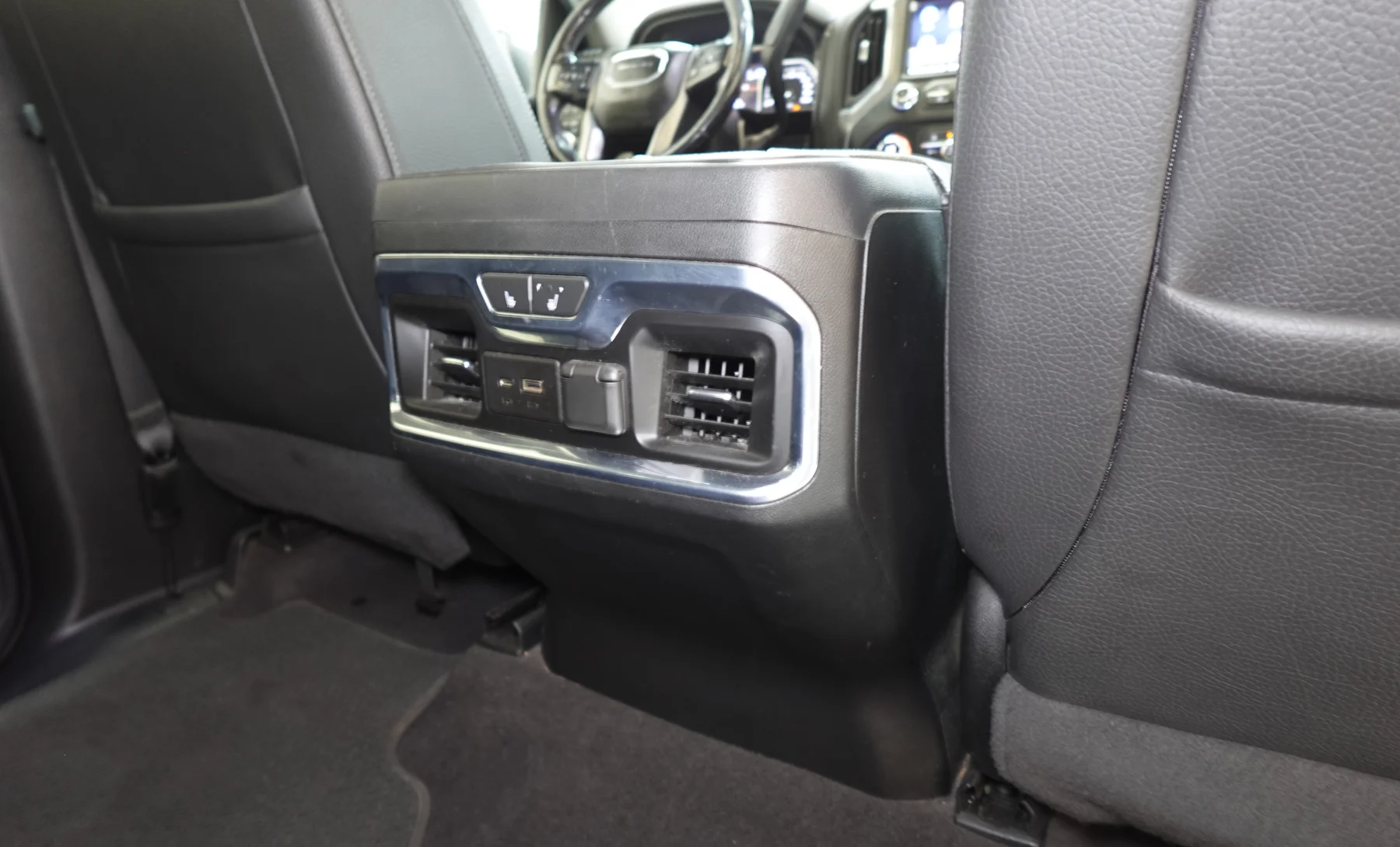 GMC Sierra 1500 Denali 2020 — interior 6 de 10