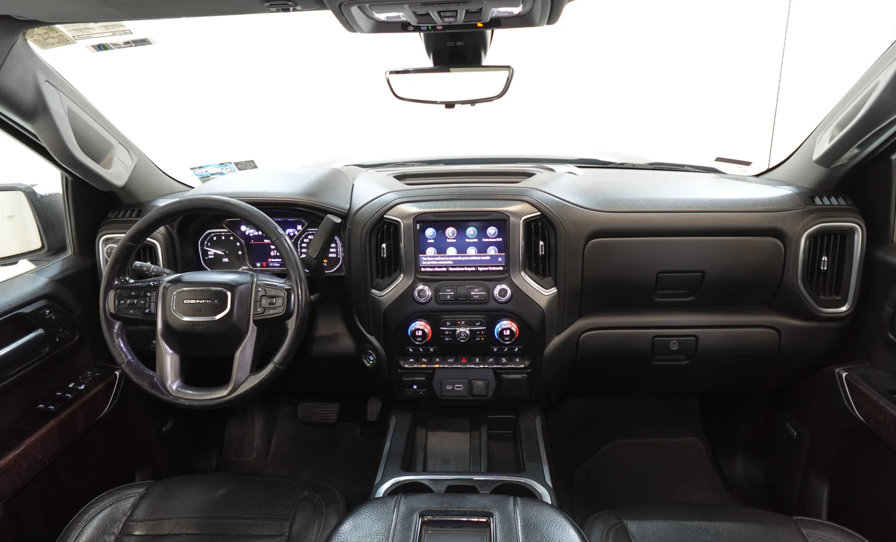 GMC Sierra 1500 Denali 2020 — interior 7 de 10