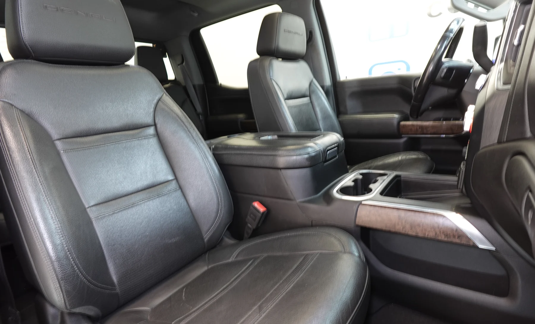 GMC Sierra 1500 Denali 2020 — interior 8 de 10