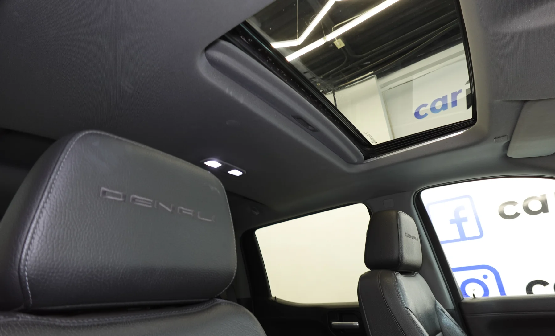 GMC Sierra 1500 Denali 2020 — interior 10 de 10