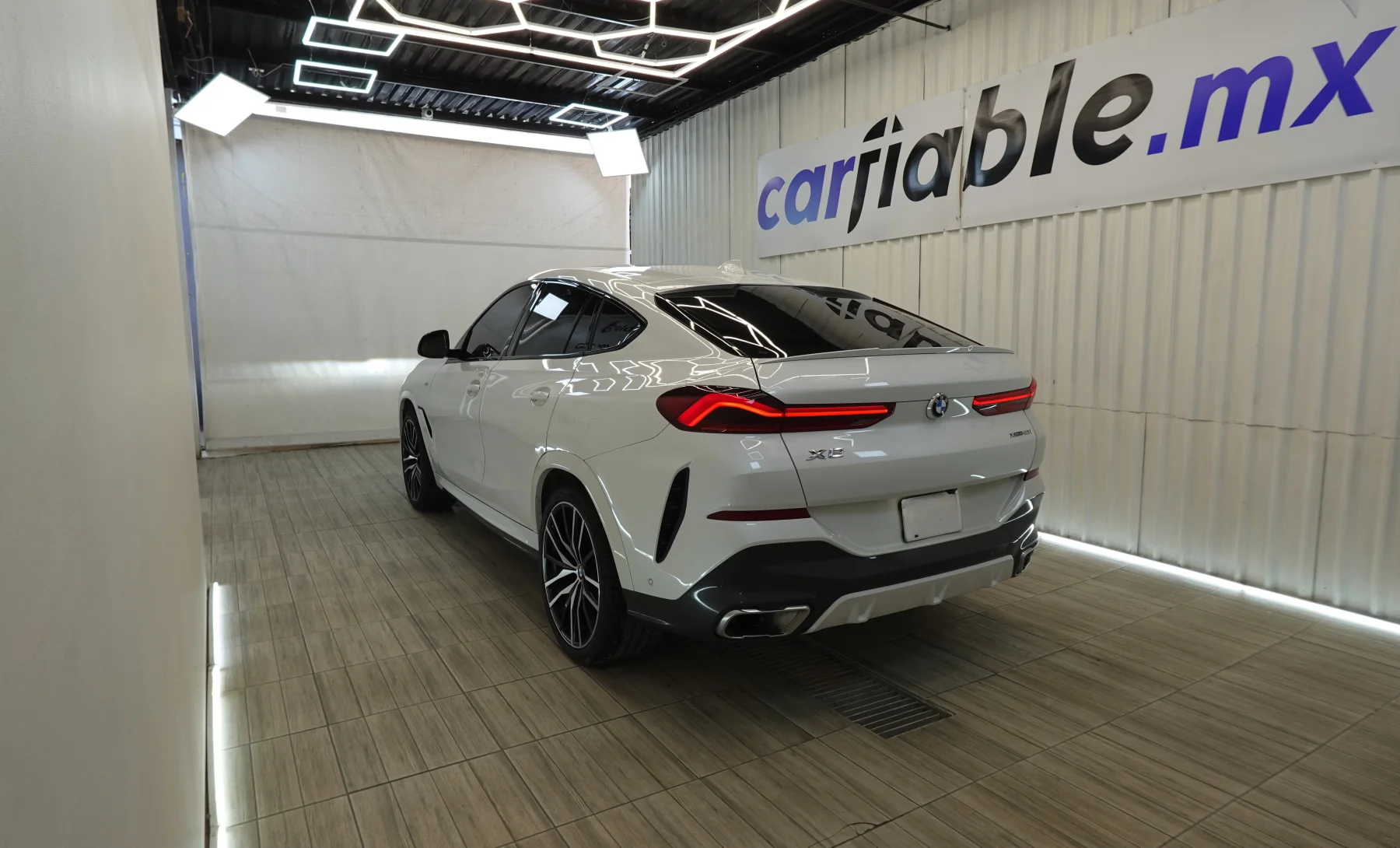 BMW X6 xDrive40i M Sport 2023 — exterior 6 de 10