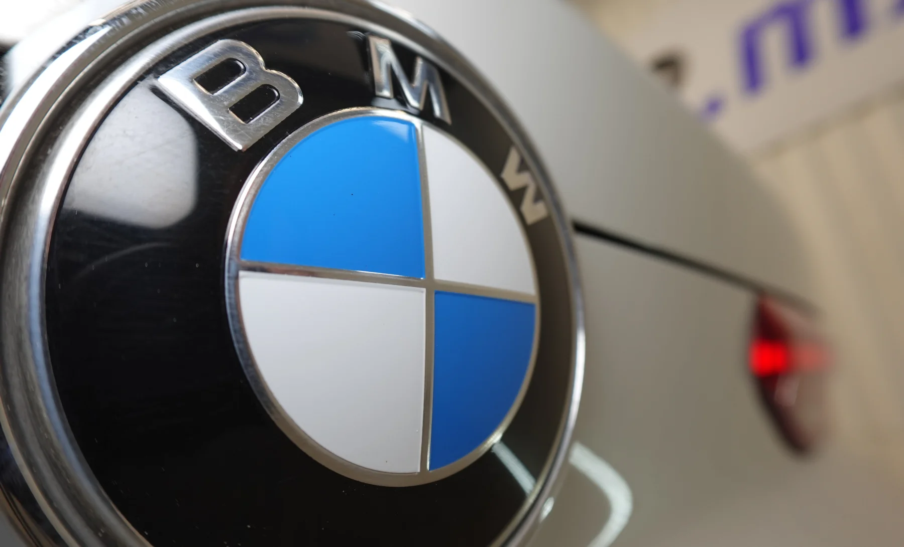 BMW X6 xDrive40i M Sport 2023 — exterior 9 de 10