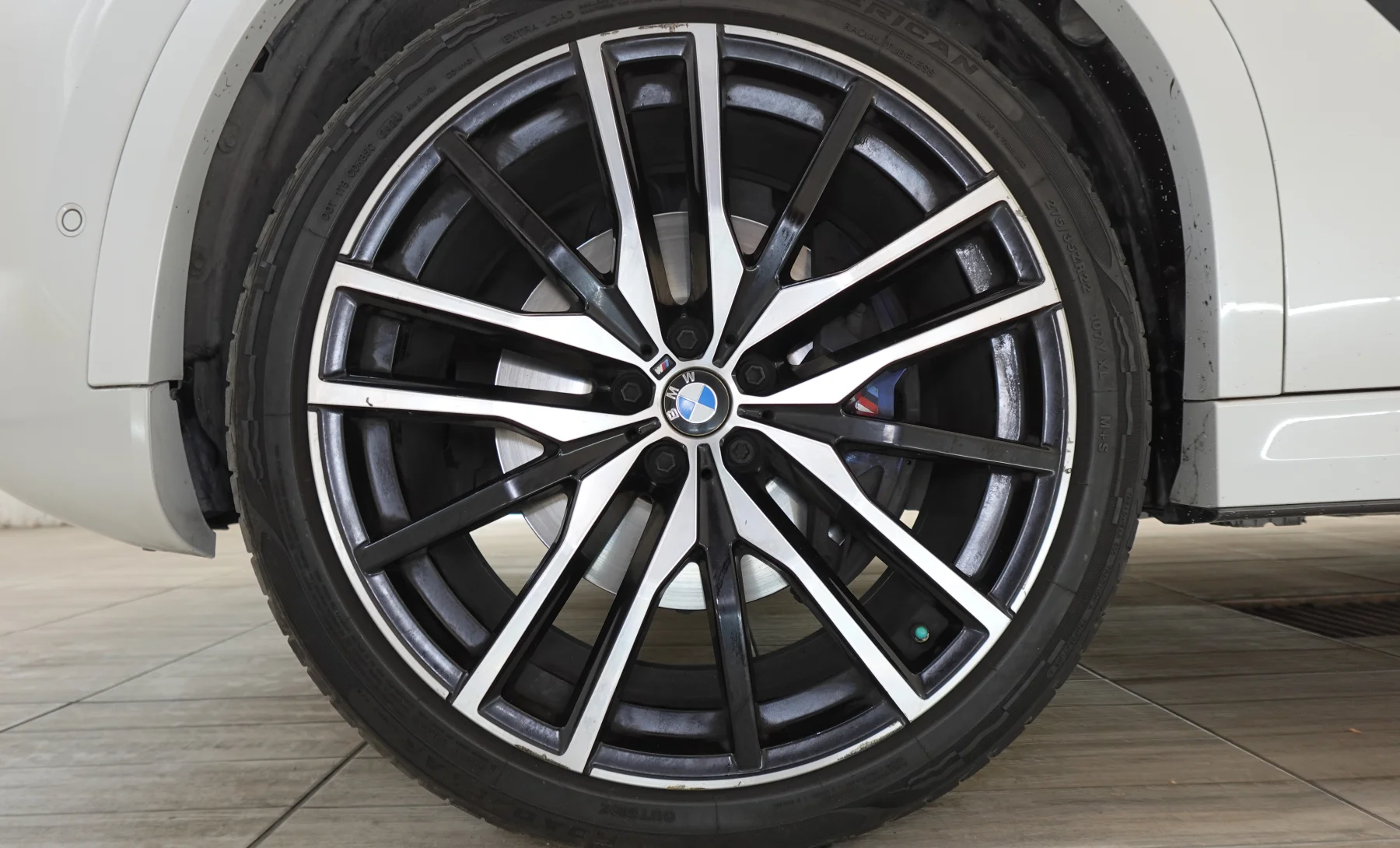 BMW X6 xDrive40i M Sport 2023 — exterior 10 de 10