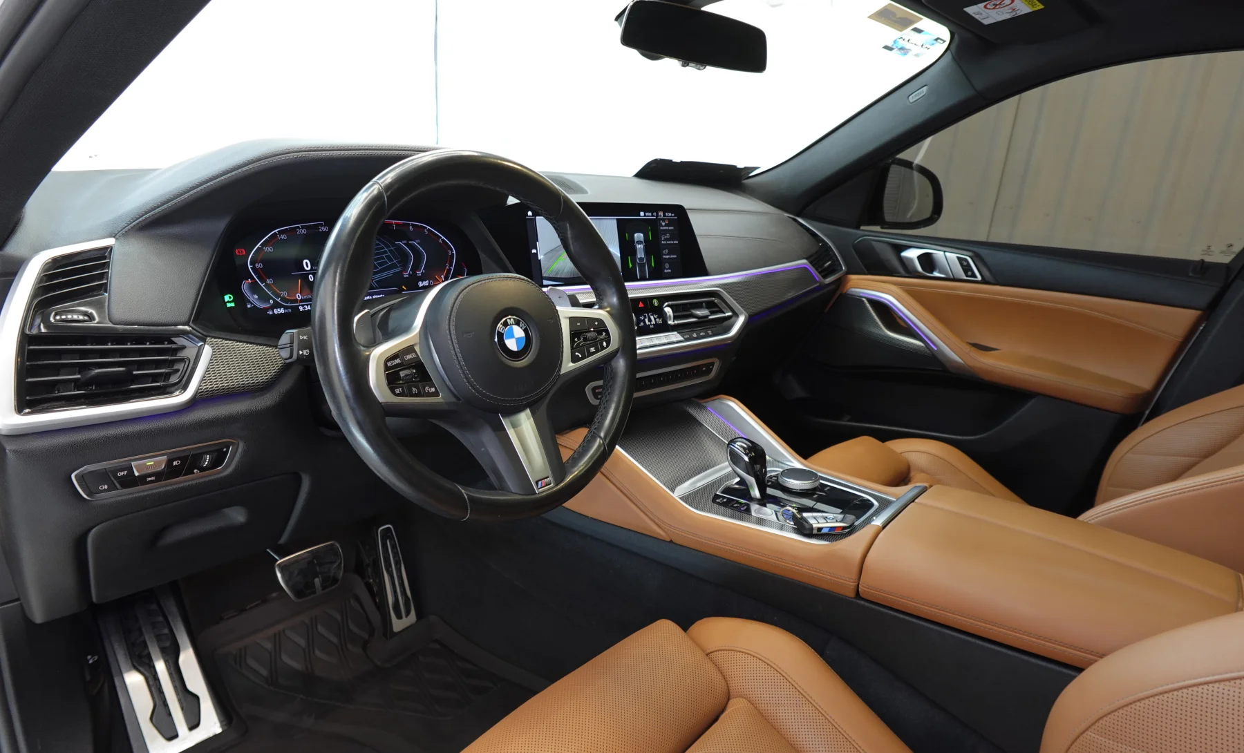 BMW X6 xDrive40i M Sport 2023 — interior 1 de 10