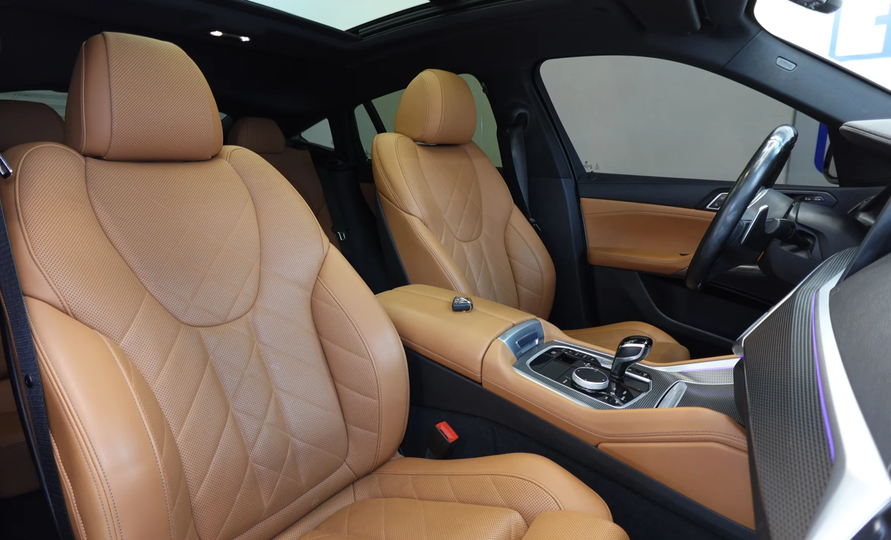 BMW X6 xDrive40i M Sport 2023 — interior 10 de 10
