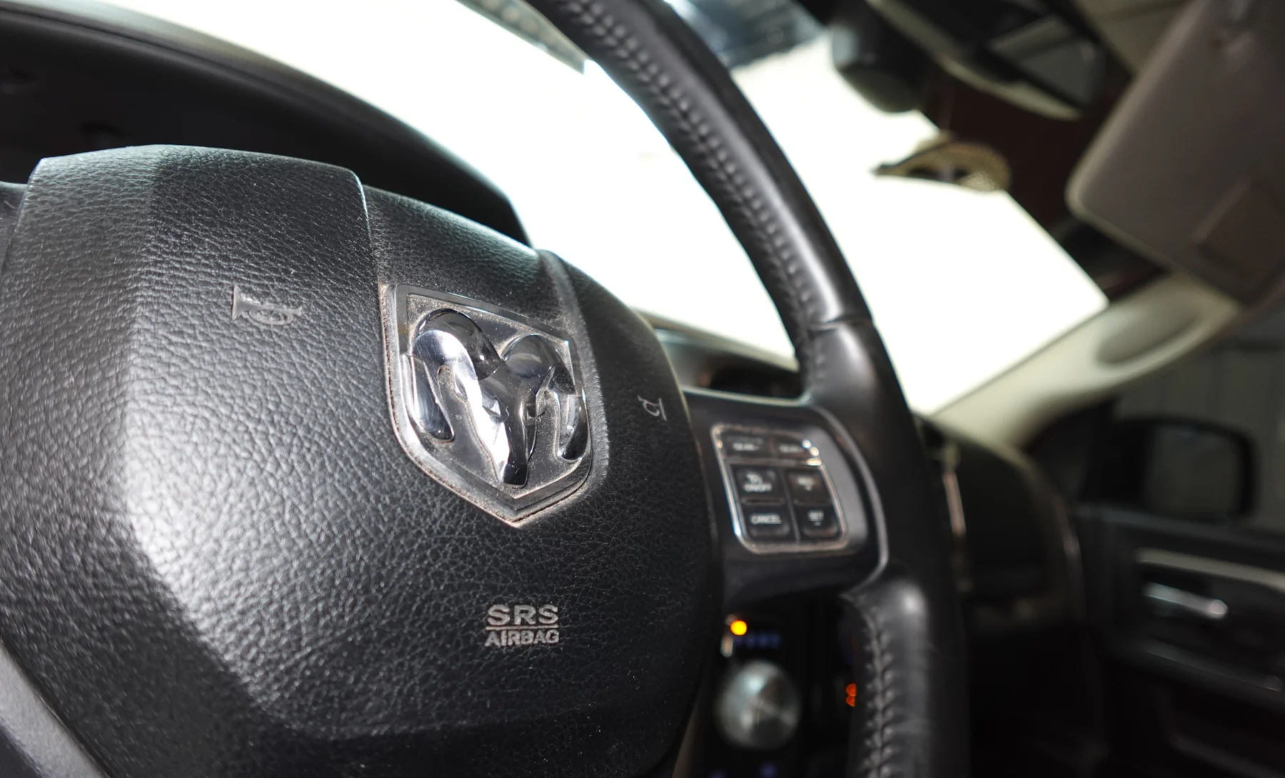 RAM 2500 SLT 2019 — interior 2 de 10