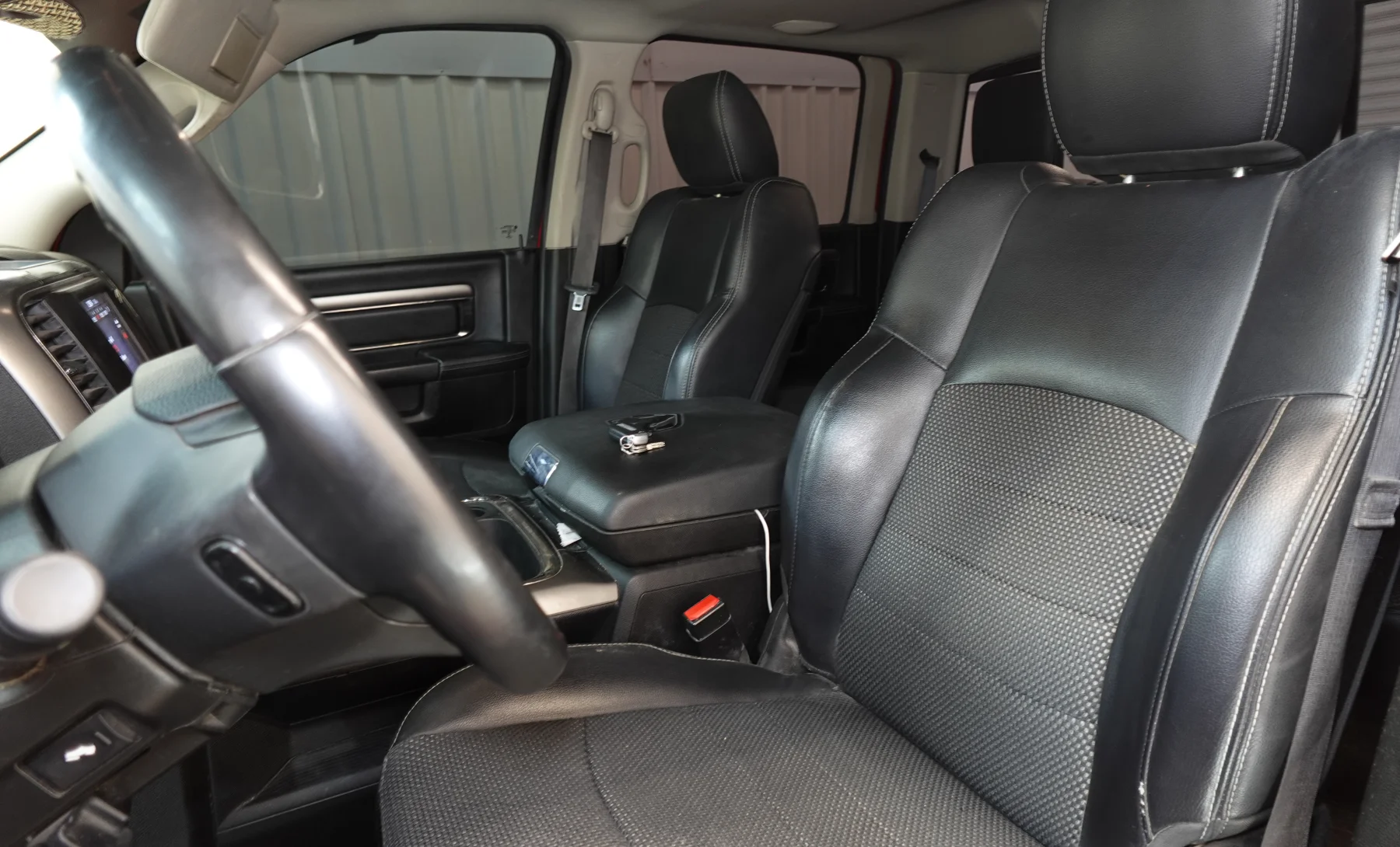 RAM 2500 SLT 2019 — interior 4 de 10