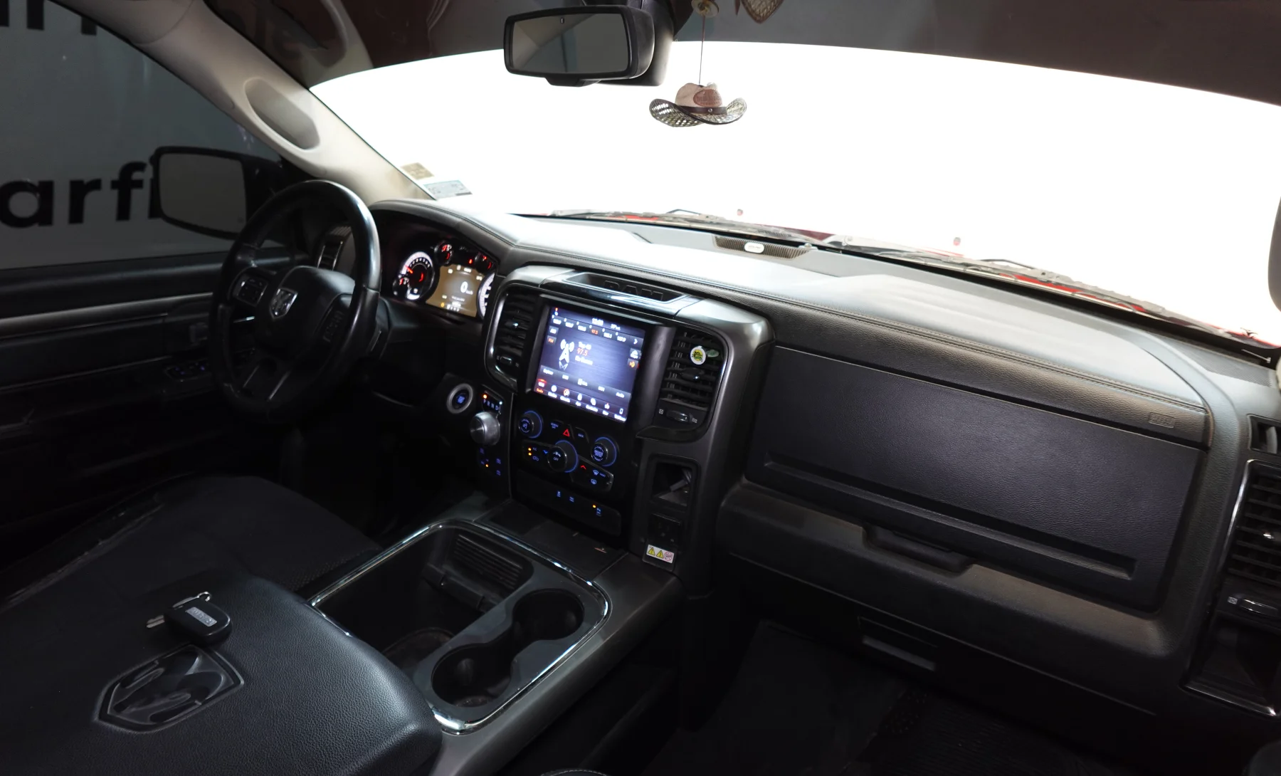 RAM 2500 SLT 2019 — interior 5 de 10