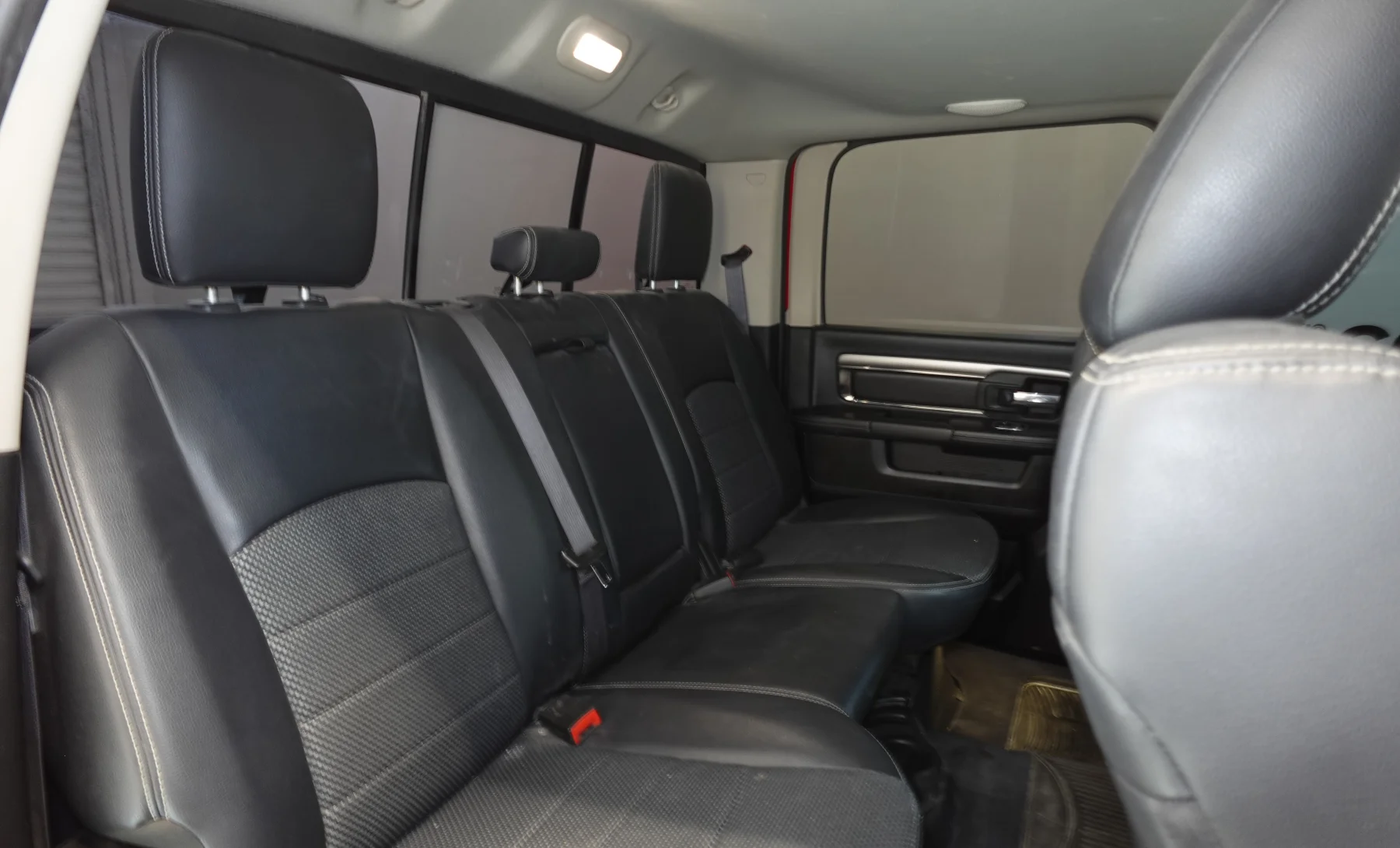 RAM 2500 SLT 2019 — interior 6 de 10