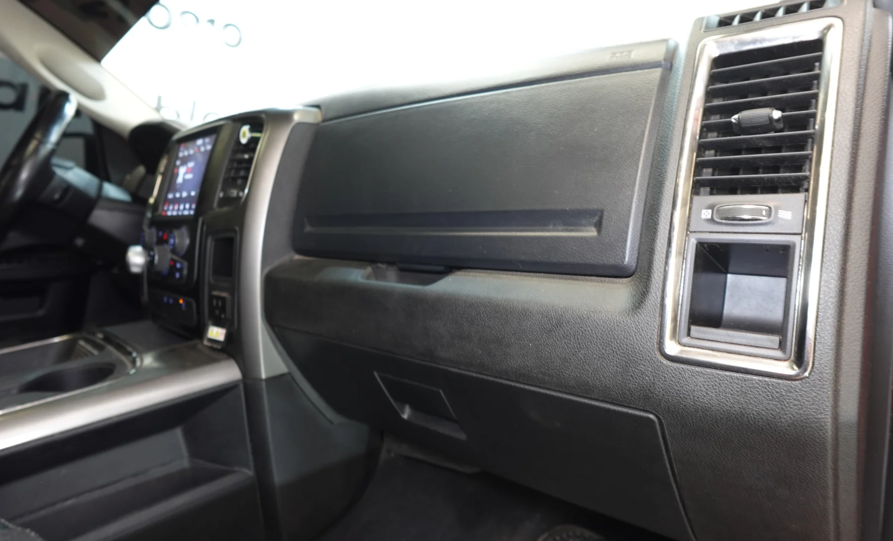 RAM 2500 SLT 2019 — interior 8 de 10