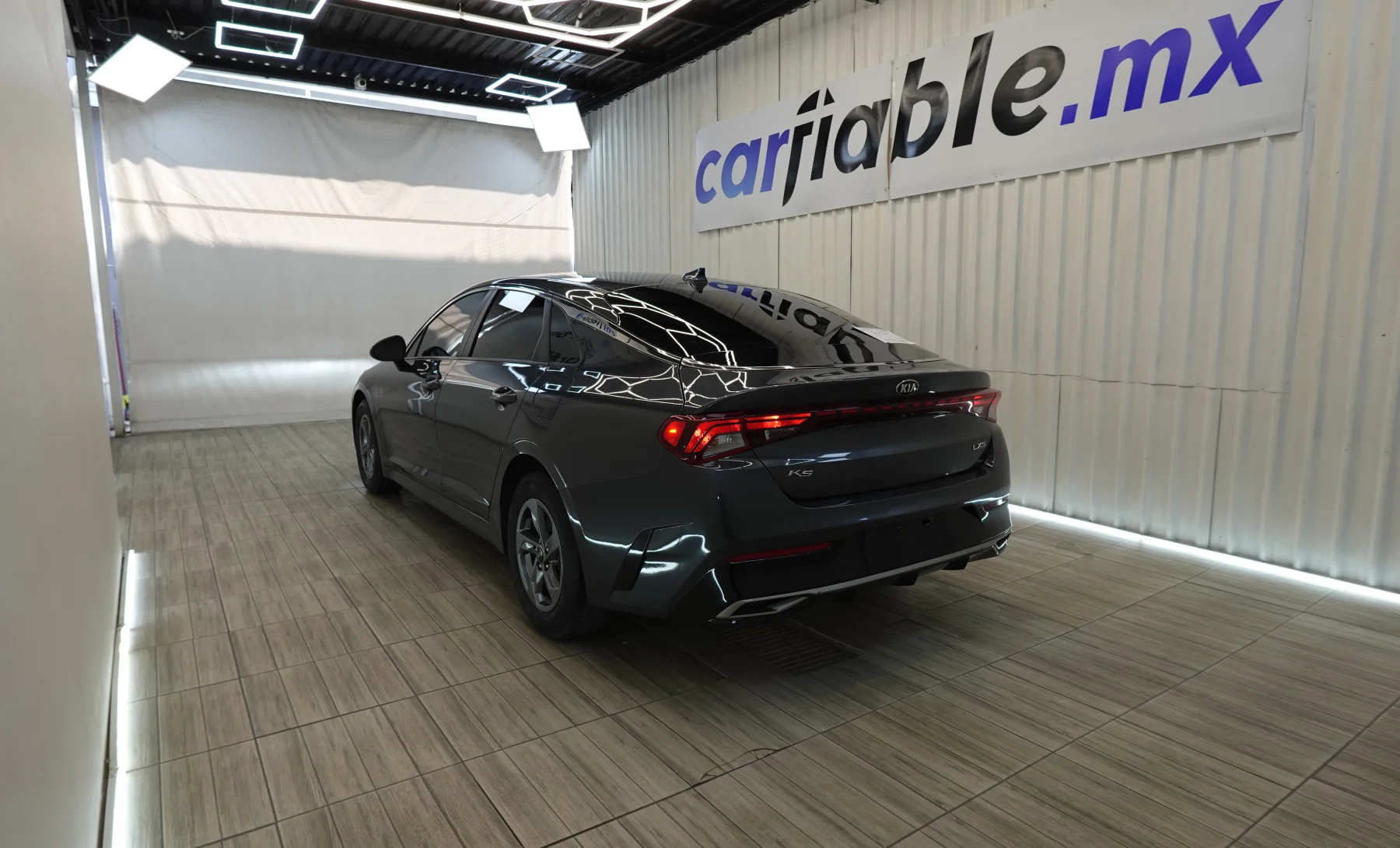 Kia K5 LXS 2021 — exterior 6 de 9