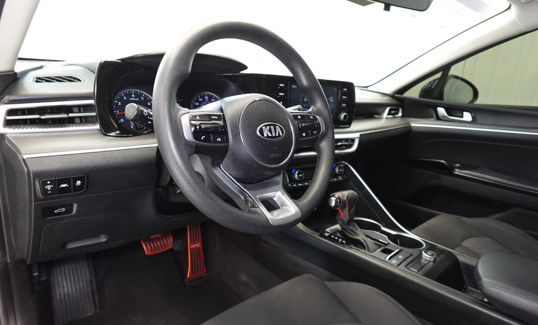 Kia K5 LXS 2021 — interior 1 de 8