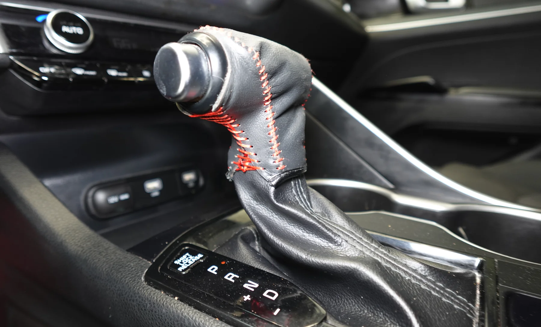 Kia K5 LXS 2021 — interior 2 de 8
