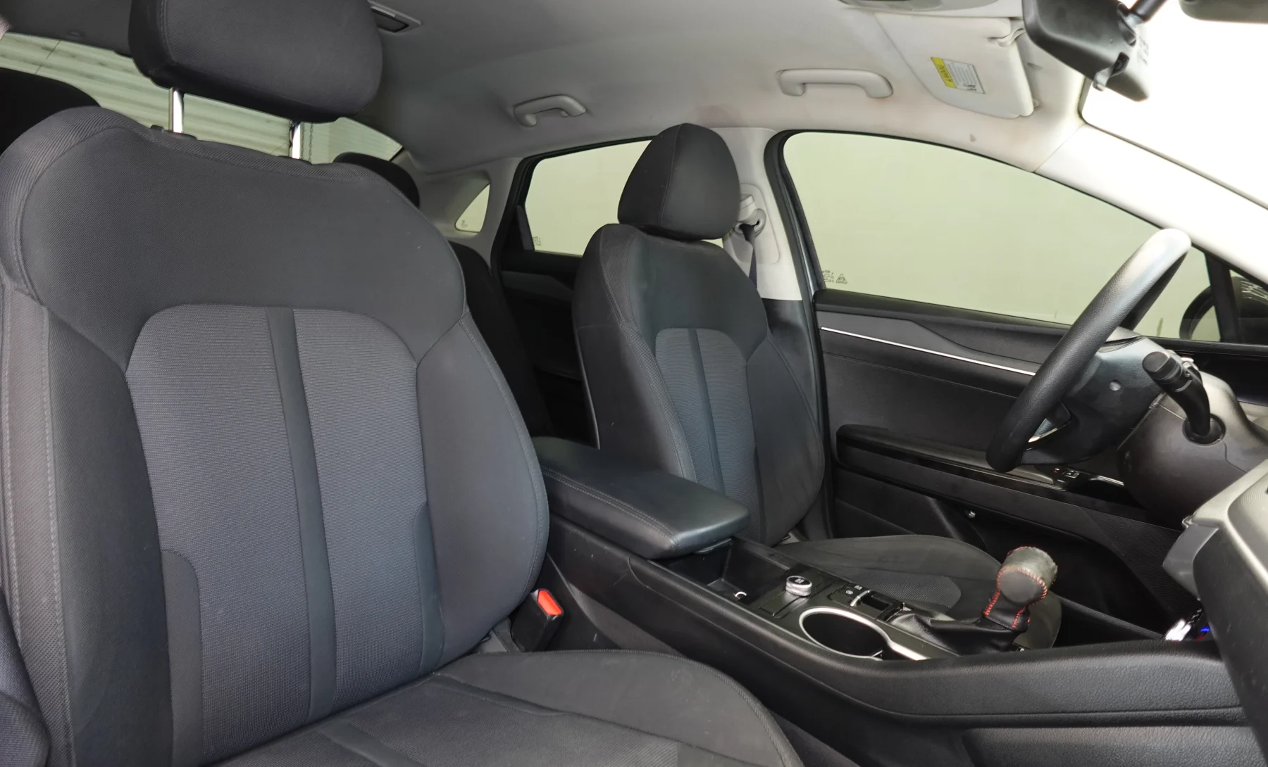 Kia K5 LXS 2021 — interior 3 de 8