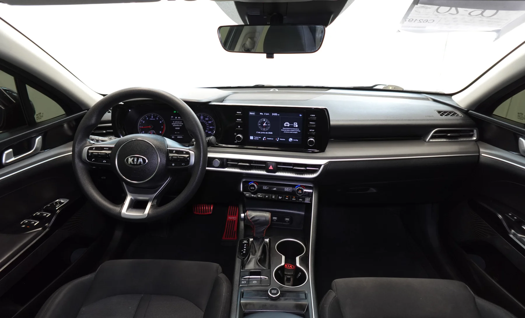 Kia K5 LXS 2021 — interior 4 de 8