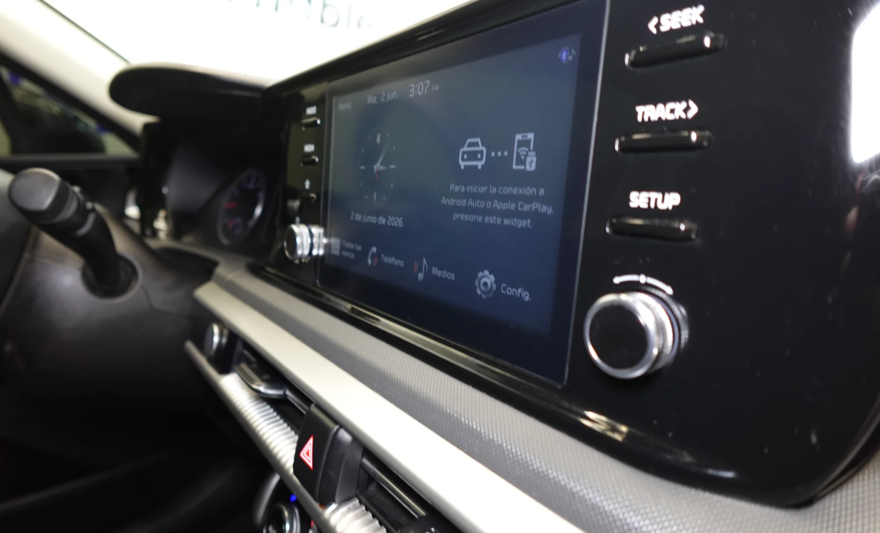 Kia K5 LXS 2021 — interior 6 de 8