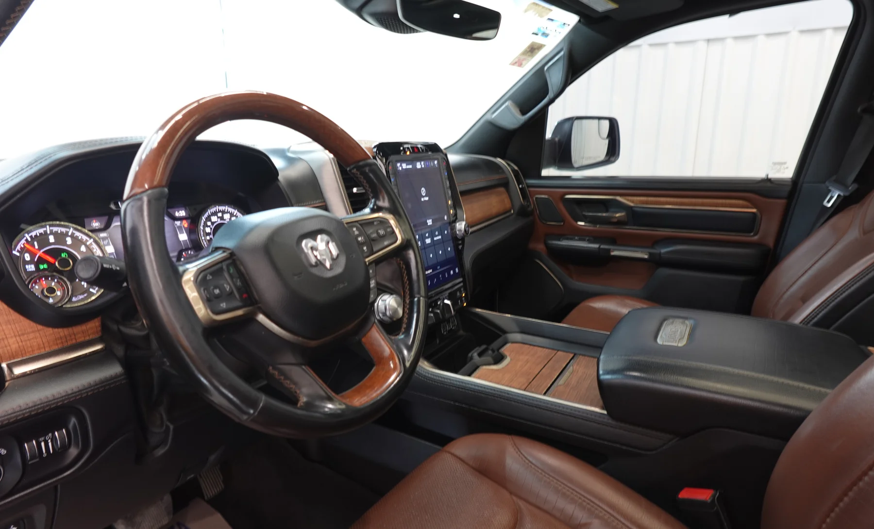RAM 1500 Limited Longhorn 2022 — interior 4 de 6