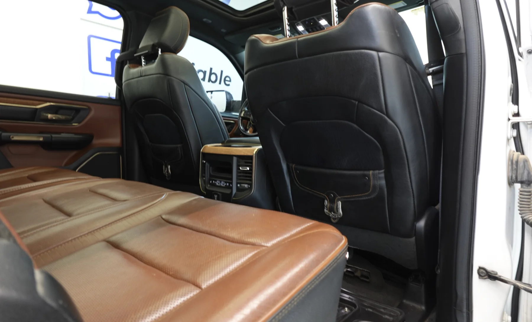 RAM 1500 Limited Longhorn 2022 — interior 6 de 6