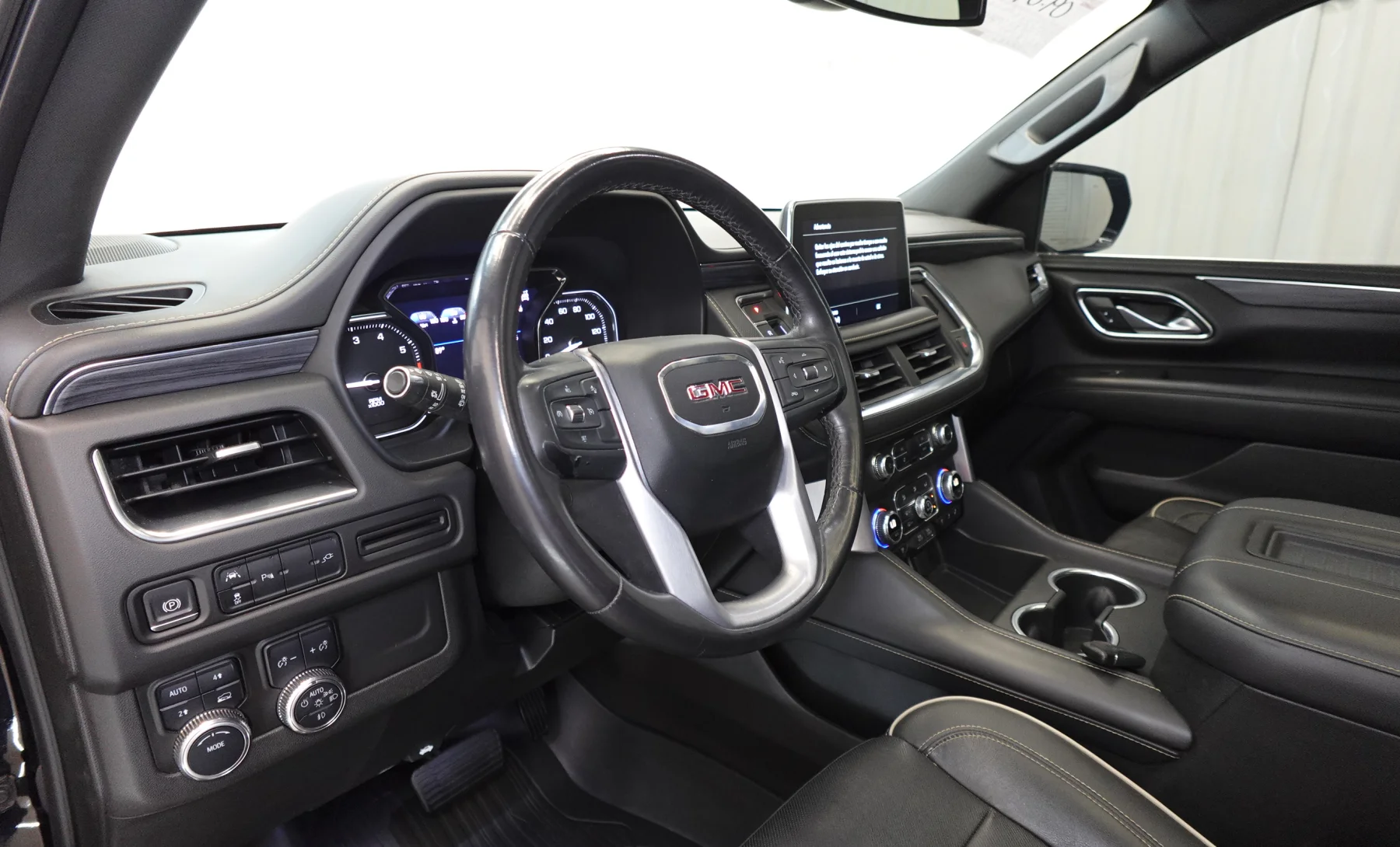 GMC Yukon SLT 2021 — interior 1 de 10