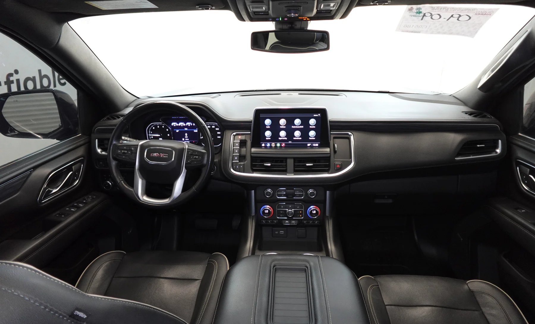 GMC Yukon SLT 2021 — interior 3 de 10