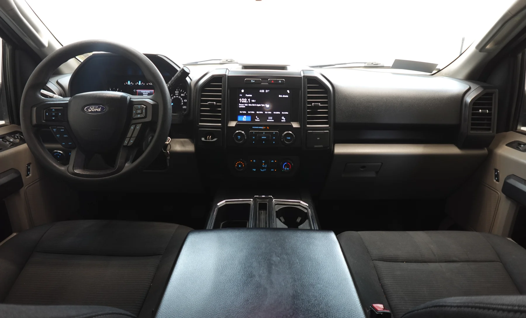 Ford F-150 XL 2019 — interior 4 de 4