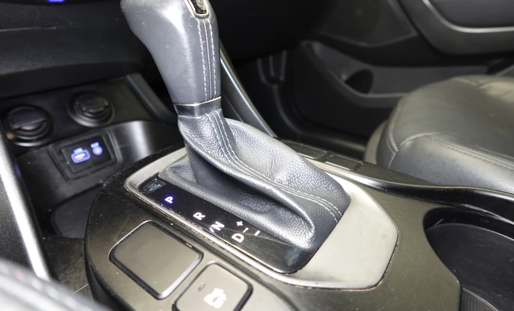 Hyundai Santa Fe Sport SE 2018 — interior 7 de 10