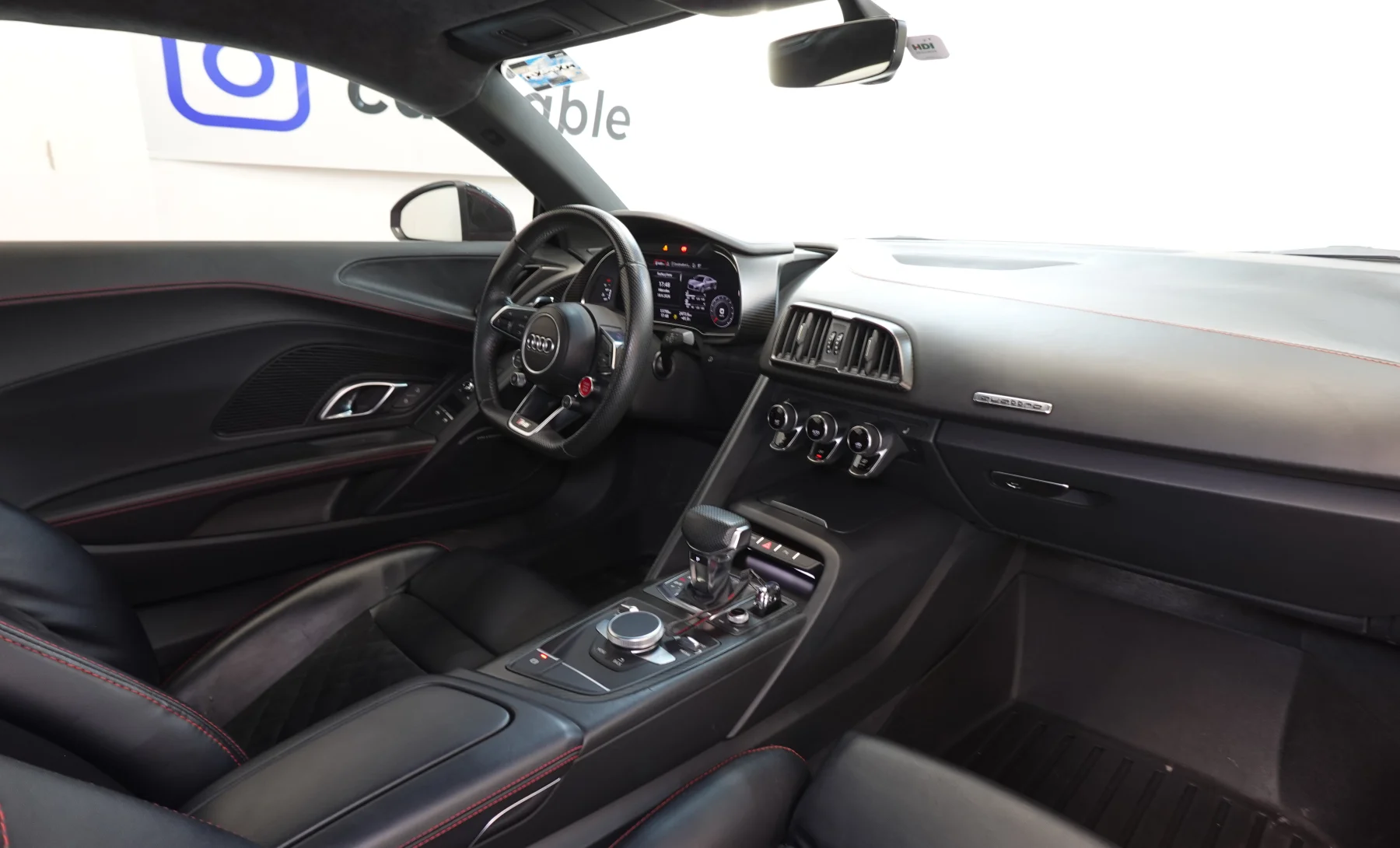 Audi R8 Plus 2017 — interior 6 de 10