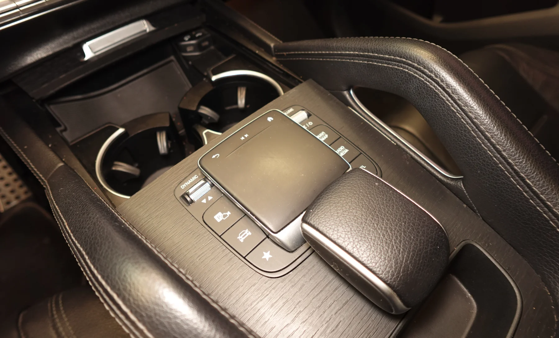 Mercedes-Benz GLE450 4Matic 2022 — interior 2 de 10