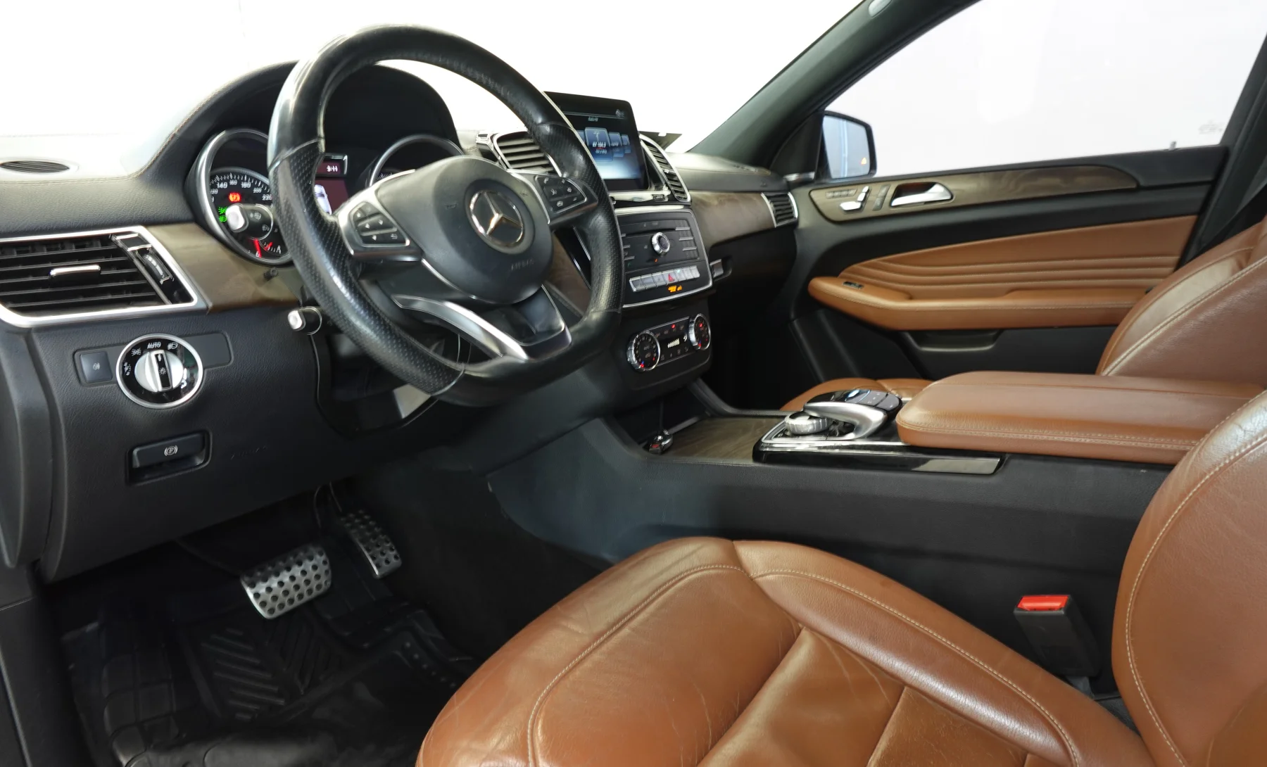 Mercedes-Benz GLE43 AMG Base 2018 — interior 1 de 10
