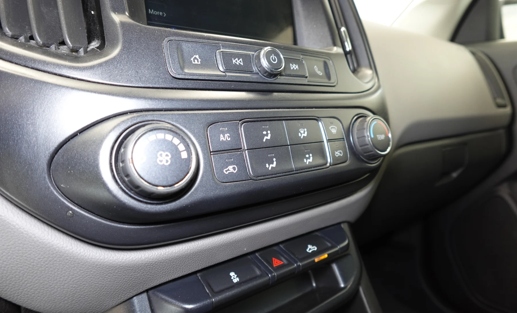Chevrolet Colorado LT 2019 — interior 5 de 9