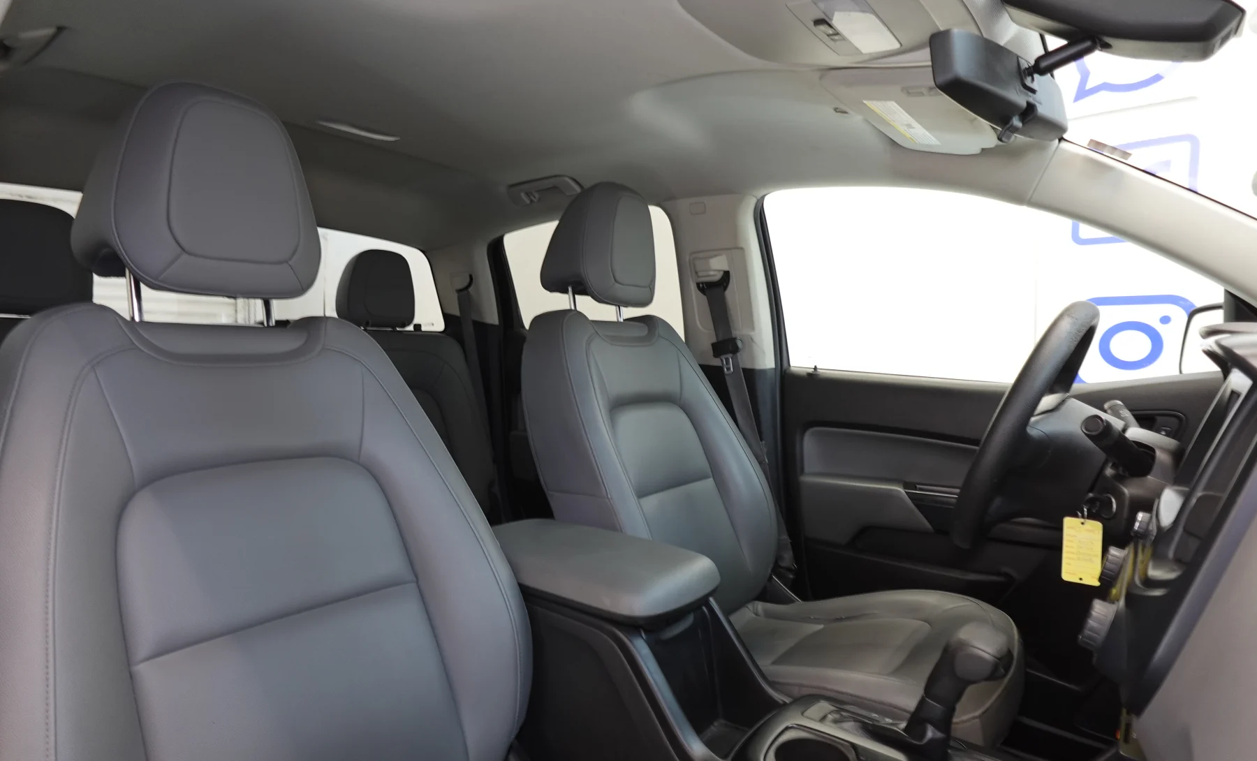 Chevrolet Colorado LT 2019 — interior 7 de 9