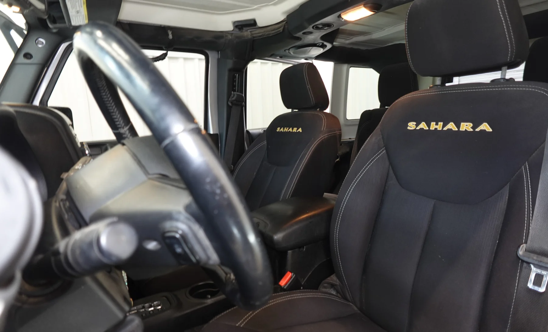Jeep Wrangler Unlimited Sahara 2014 — interior 3 de 9