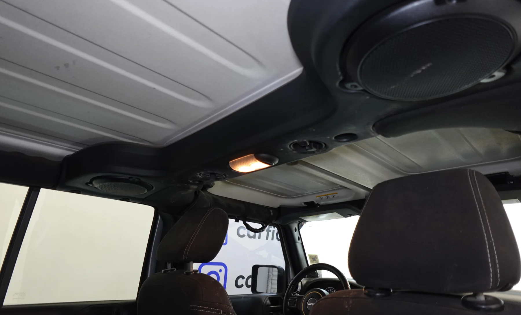 Jeep Wrangler Unlimited Sahara 2014 — interior 4 de 9