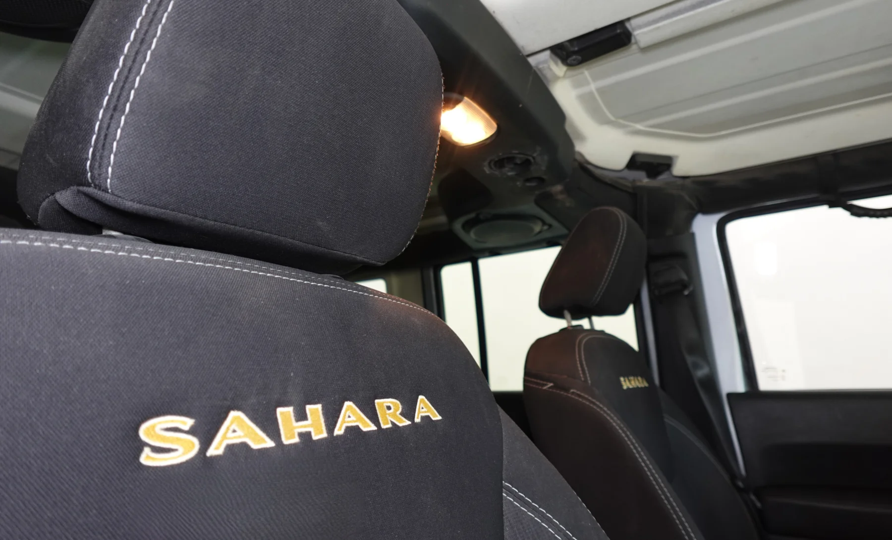 Jeep Wrangler Unlimited Sahara 2014 — interior 8 de 9