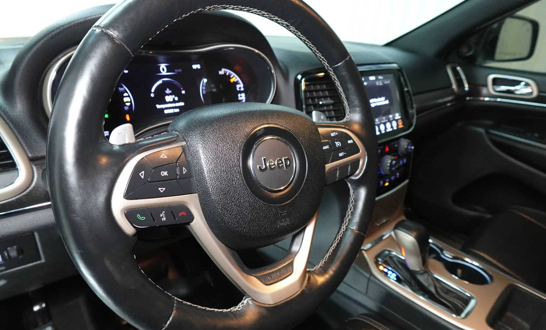Jeep Grand Cherokee Blindada 2017 — interior 3 de 4