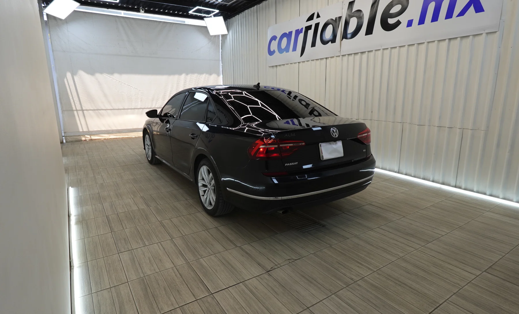 Volkswagen Passat SE R-Line 2019 — exterior 5 de 10
