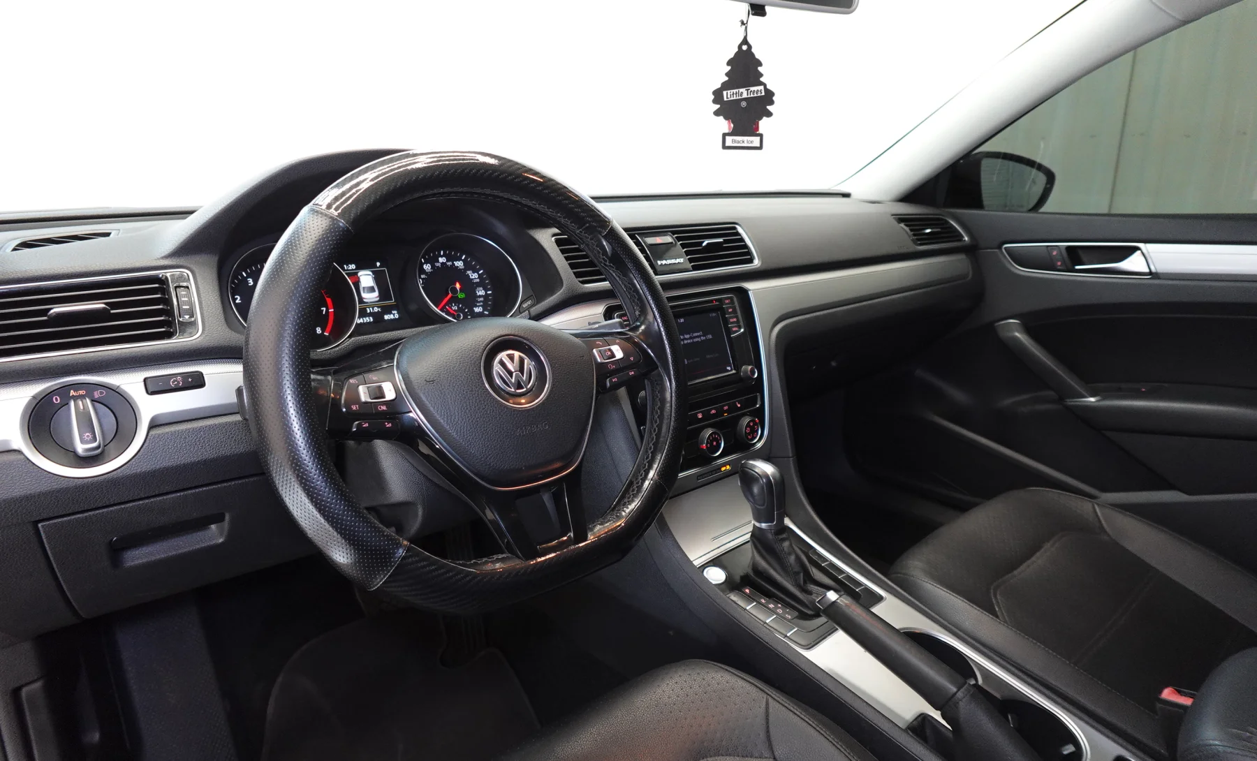Volkswagen Passat SE R-Line 2019 — interior 1 de 10