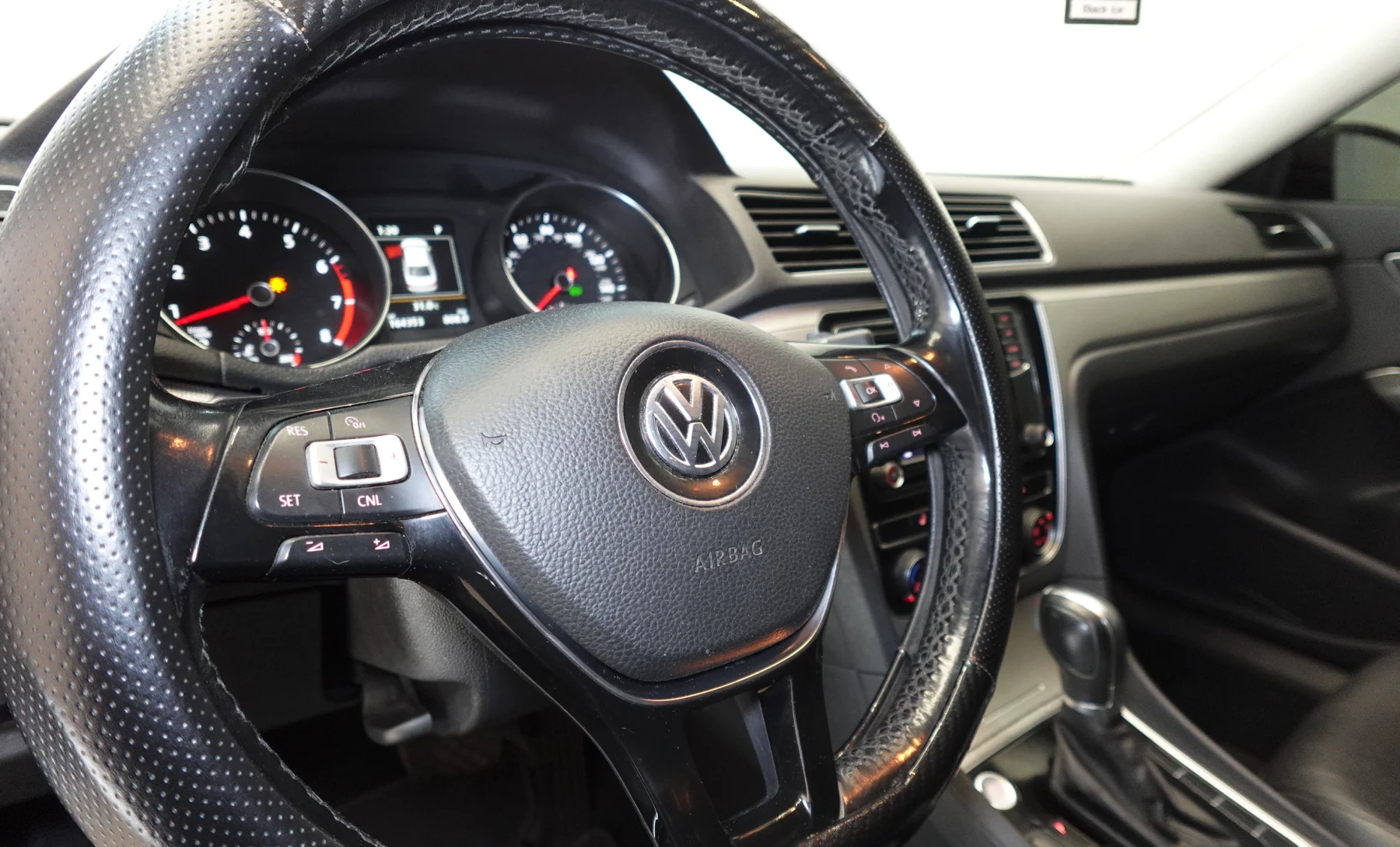 Volkswagen Passat SE R-Line 2019 — interior 2 de 10