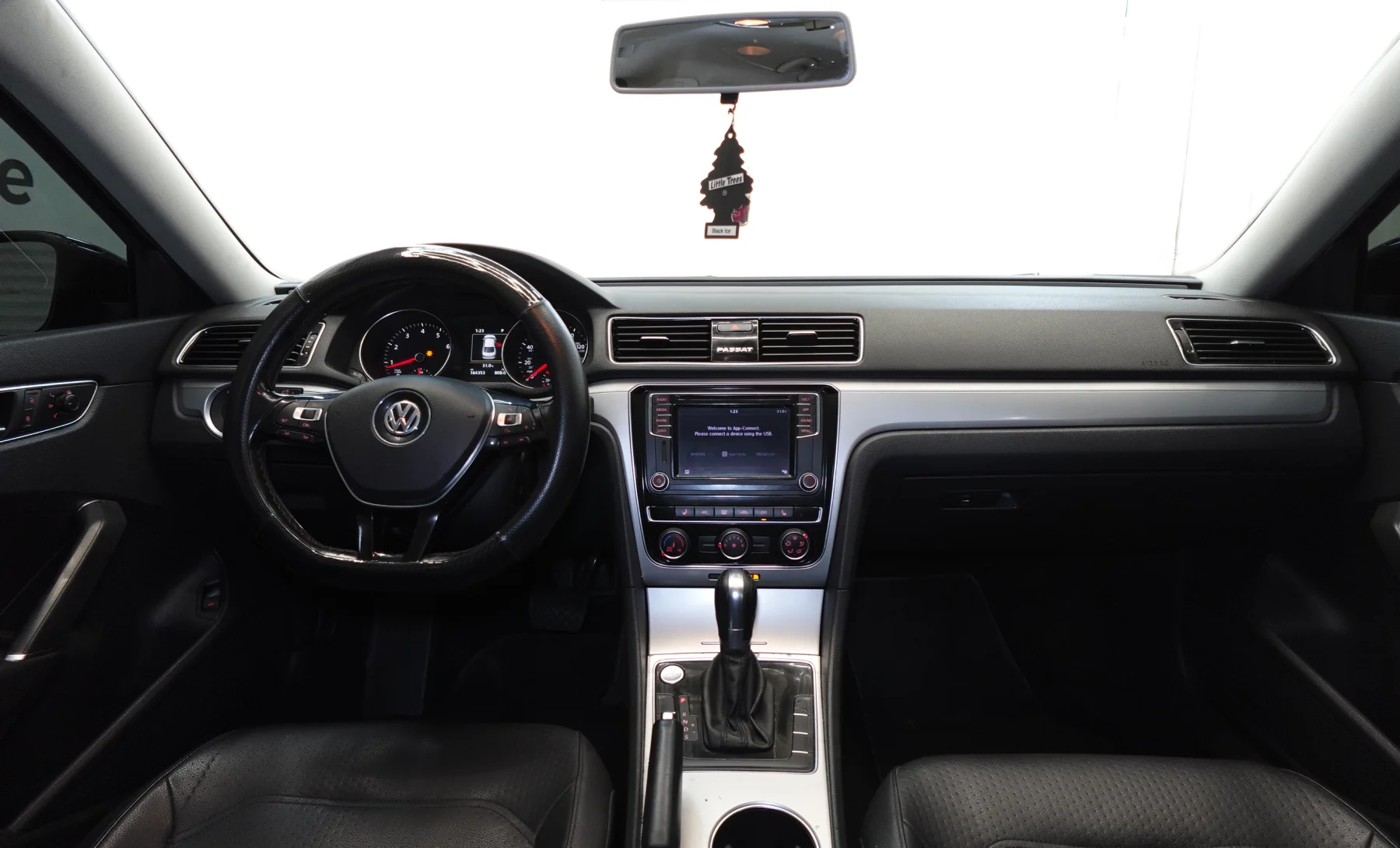 Volkswagen Passat SE R-Line 2019 — interior 4 de 10