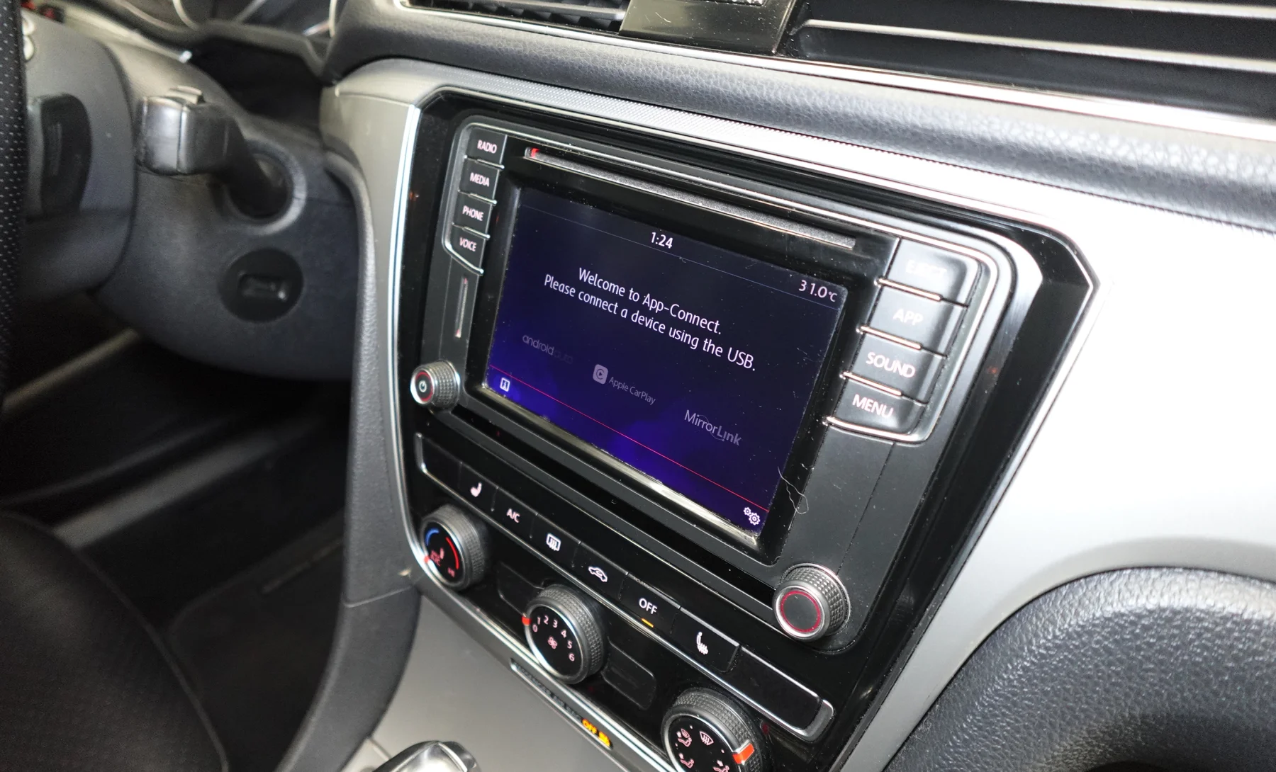 Volkswagen Passat SE R-Line 2019 — interior 6 de 10