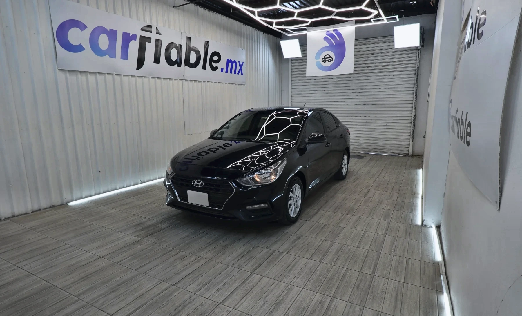 Hyundai Accent GL Mid 2019 — exterior 1 de 10