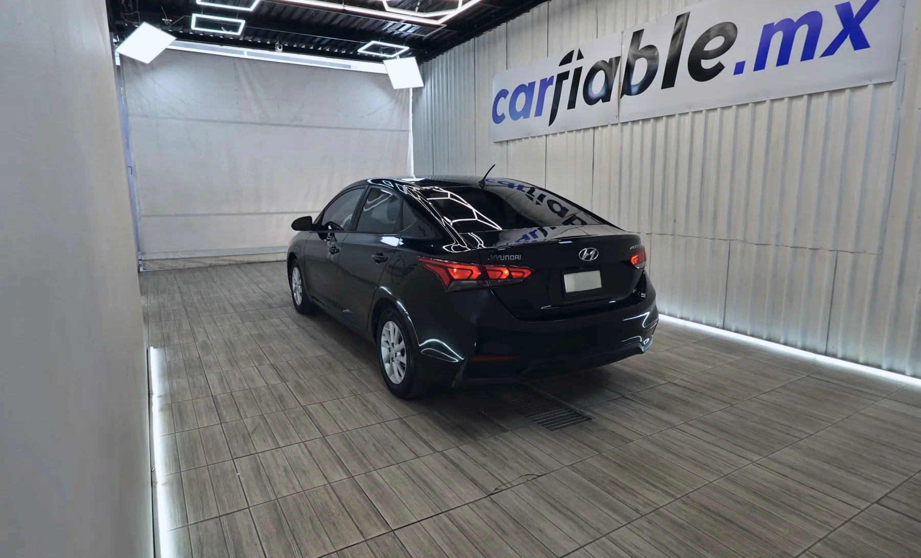 Hyundai Accent GL Mid 2019 — exterior 6 de 10