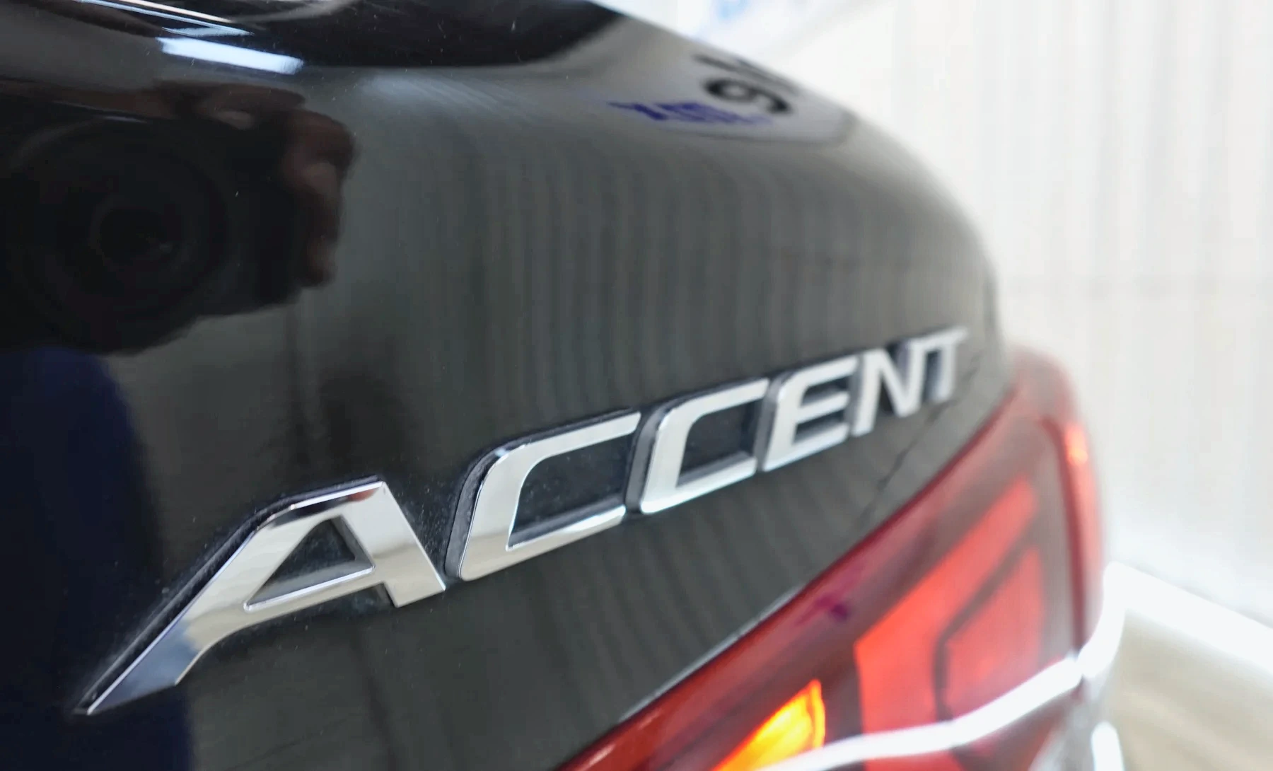 Hyundai Accent GL Mid 2019 — exterior 8 de 10