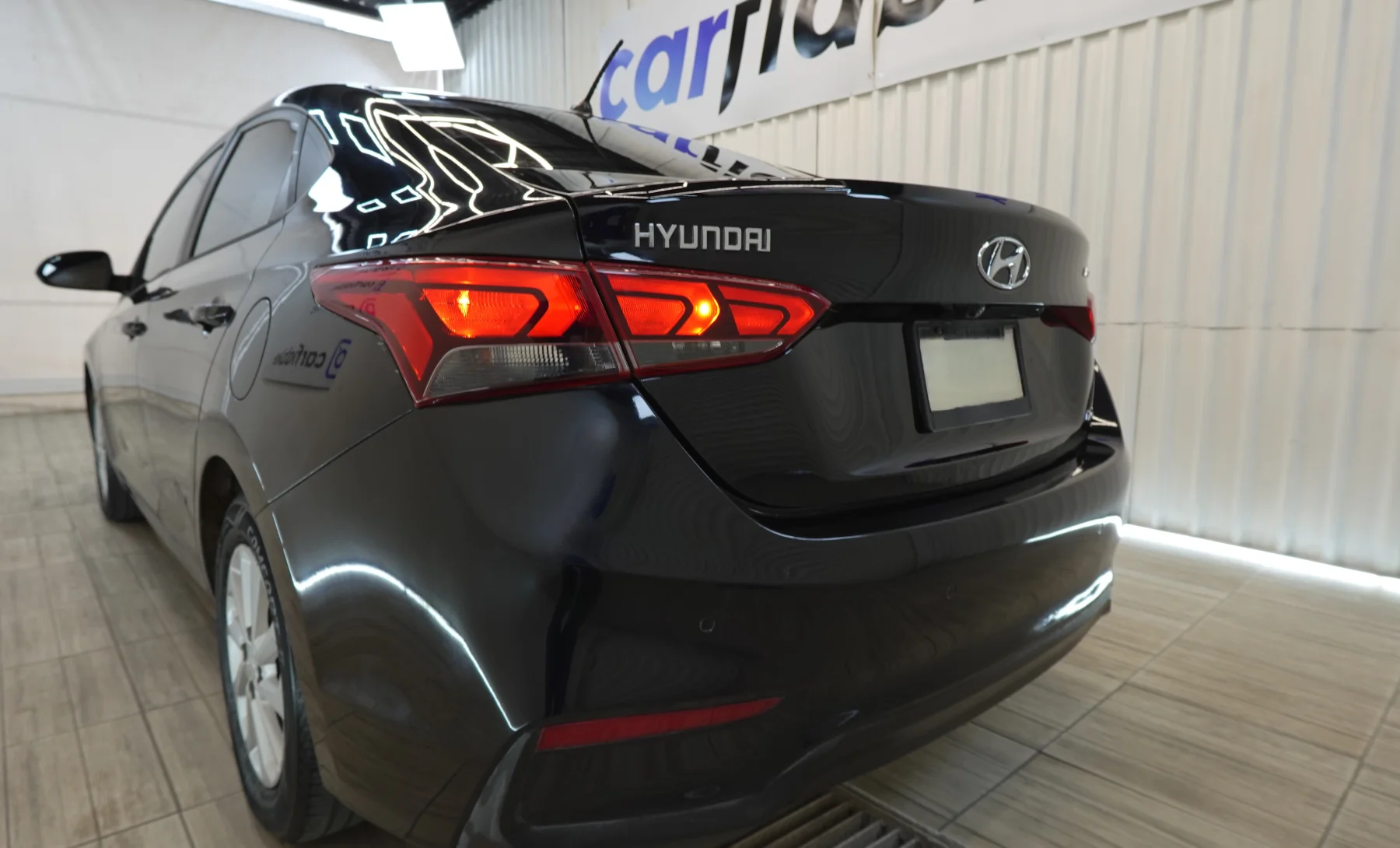 Hyundai Accent GL Mid 2019 — exterior 7 de 10